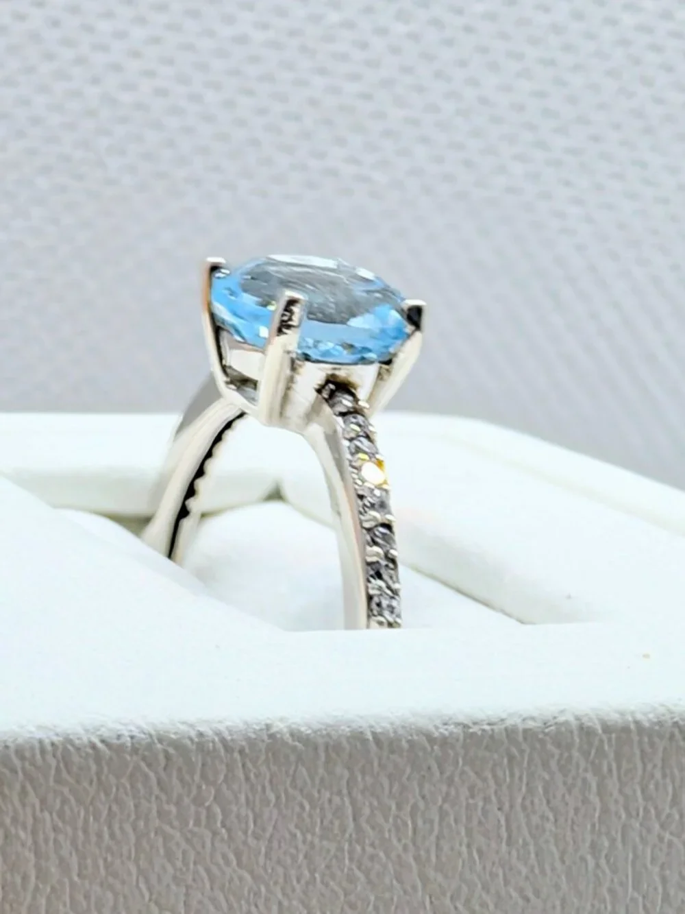 NEW Genuine Diamond and Blue Topaz Ring
